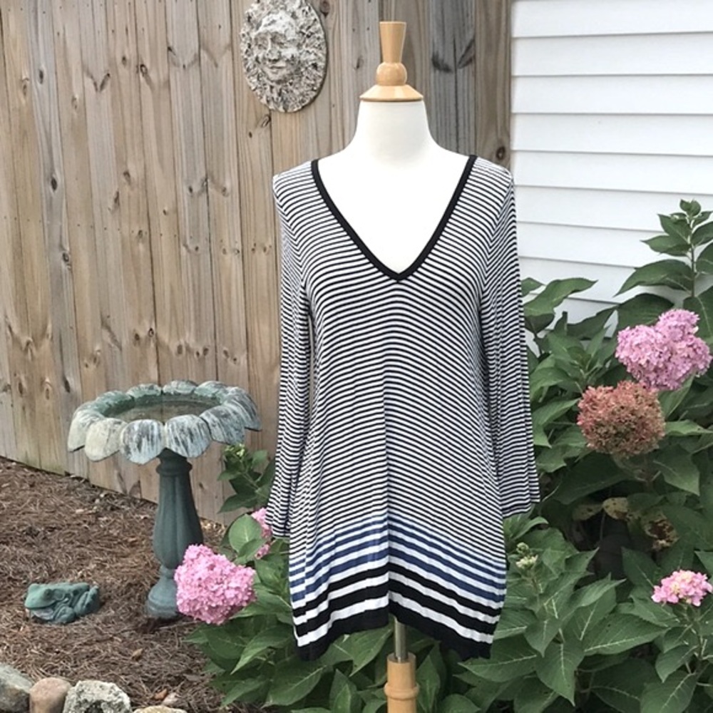 Max Studio Hi Lo Black and Cream Striped V-neck Long Sleeve Top Size Medium